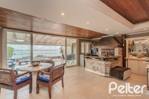 Casa à venda com 330m², 4 dormitórios, 2 suítes, 4 vagas, no bairro Vila Assunção em Porto Alegre