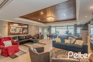 Casa à venda com 330m², 4 dormitórios, 2 suítes, 4 vagas, no bairro Vila Assunção em Porto Alegre