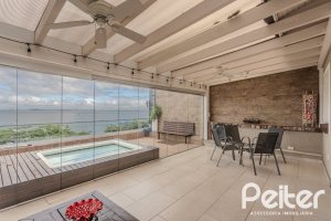 Casa à venda com 330m², 4 dormitórios, 2 suítes, 4 vagas, no bairro Vila Assunção em Porto Alegre