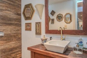 Casa à venda com 330m², 4 dormitórios, 2 suítes, 4 vagas, no bairro Vila Assunção em Porto Alegre