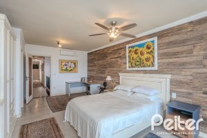 Casa à venda com 330m², 4 dormitórios, 2 suítes, 4 vagas, no bairro Vila Assunção em Porto Alegre