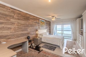 Casa à venda com 330m², 4 dormitórios, 2 suítes, 4 vagas, no bairro Vila Assunção em Porto Alegre