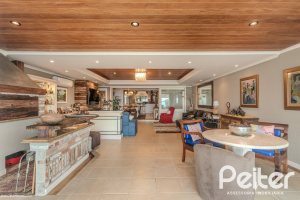 Casa à venda com 330m², 4 dormitórios, 2 suítes, 4 vagas, no bairro Vila Assunção em Porto Alegre