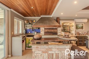 Casa à venda com 330m², 4 dormitórios, 2 suítes, 4 vagas, no bairro Vila Assunção em Porto Alegre