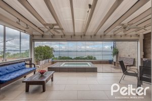 Casa à venda com 330m², 4 dormitórios, 2 suítes, 4 vagas, no bairro Vila Assunção em Porto Alegre