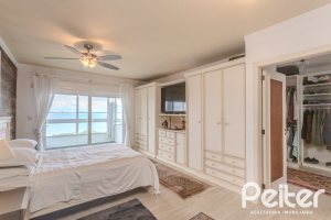 Casa à venda com 330m², 4 dormitórios, 2 suítes, 4 vagas, no bairro Vila Assunção em Porto Alegre