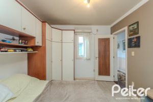 Casa à venda com 330m², 4 dormitórios, 2 suítes, 4 vagas, no bairro Vila Assunção em Porto Alegre