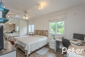 Casa à venda com 330m², 4 dormitórios, 2 suítes, 4 vagas, no bairro Vila Assunção em Porto Alegre