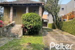 Terreno à venda com 439m², no bairro Tristeza em Porto Alegre