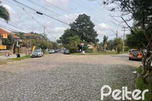 Terreno à venda com 439m², no bairro Tristeza em Porto Alegre