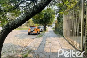 Terreno à venda com 439m², no bairro Tristeza em Porto Alegre