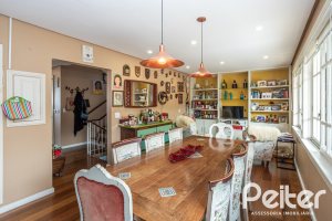 Casa em Condomínio à venda com 330m², 3 dormitórios, 1 suíte, 4 vagas, no bairro Jardim Isabel em Porto Alegre