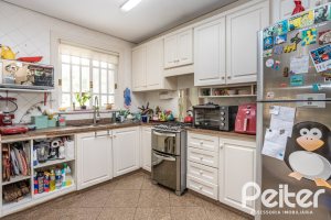 Casa em Condomínio à venda com 330m², 3 dormitórios, 1 suíte, 4 vagas, no bairro Jardim Isabel em Porto Alegre
