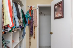 Casa em Condomínio à venda com 330m², 3 dormitórios, 1 suíte, 4 vagas, no bairro Jardim Isabel em Porto Alegre