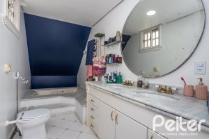 Casa em Condomínio à venda com 330m², 3 dormitórios, 1 suíte, 4 vagas, no bairro Jardim Isabel em Porto Alegre