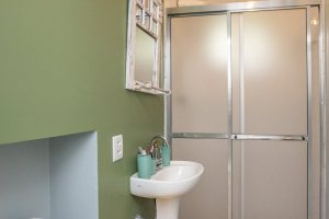 Casa em Condomínio à venda com 330m², 3 dormitórios, 1 suíte, 4 vagas, no bairro Jardim Isabel em Porto Alegre