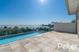 Casa à venda com 450m², 3 dormitórios, 3 suítes, 6 vagas, no bairro Vila Assunção em Porto Alegre