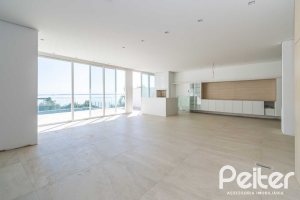 Casa à venda com 450m², 3 dormitórios, 3 suítes, 6 vagas, no bairro Vila Assunção em Porto Alegre