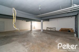 Casa à venda com 450m², 3 dormitórios, 3 suítes, 6 vagas, no bairro Vila Assunção em Porto Alegre