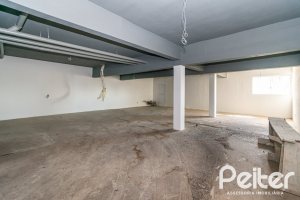 Casa à venda com 450m², 3 dormitórios, 3 suítes, 6 vagas, no bairro Vila Assunção em Porto Alegre