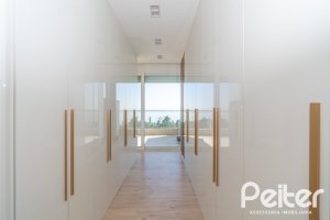 Casa à venda com 450m², 3 dormitórios, 3 suítes, 6 vagas, no bairro Vila Assunção em Porto Alegre