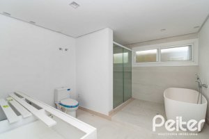 Casa à venda com 450m², 3 dormitórios, 3 suítes, 6 vagas, no bairro Vila Assunção em Porto Alegre