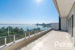 Casa à venda com 450m², 3 dormitórios, 3 suítes, 6 vagas, no bairro Vila Assunção em Porto Alegre