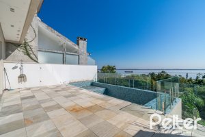 Casa à venda com 450m², 3 dormitórios, 3 suítes, 6 vagas, no bairro Vila Assunção em Porto Alegre