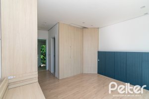 Casa à venda com 450m², 3 dormitórios, 3 suítes, 6 vagas, no bairro Vila Assunção em Porto Alegre