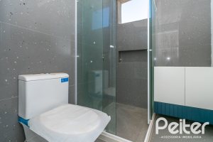 Casa à venda com 450m², 3 dormitórios, 3 suítes, 6 vagas, no bairro Vila Assunção em Porto Alegre