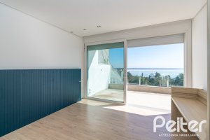 Casa à venda com 450m², 3 dormitórios, 3 suítes, 6 vagas, no bairro Vila Assunção em Porto Alegre