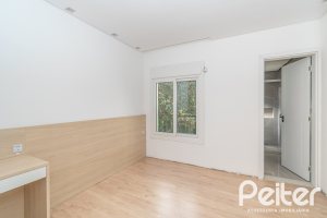 Casa à venda com 450m², 3 dormitórios, 3 suítes, 6 vagas, no bairro Vila Assunção em Porto Alegre