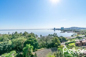 Casa à venda com 450m², 3 dormitórios, 3 suítes, 6 vagas, no bairro Vila Assunção em Porto Alegre