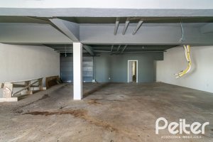 Casa à venda com 450m², 3 dormitórios, 3 suítes, 6 vagas, no bairro Vila Assunção em Porto Alegre