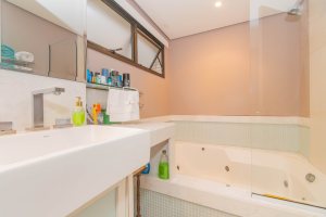 Apartamento à venda com 206m², 3 dormitórios, 3 suítes, 3 vagas, no bairro Cristal em PORTO ALEGRE