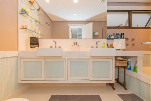 Apartamento à venda com 206m², 3 dormitórios, 3 suítes, 3 vagas, no bairro Cristal em PORTO ALEGRE