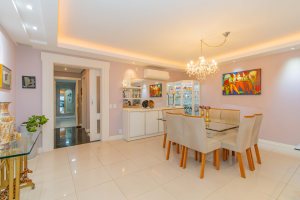 Apartamento à venda com 206m², 3 dormitórios, 3 suítes, 3 vagas, no bairro Cristal em PORTO ALEGRE
