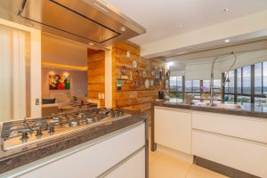 Apartamento à venda com 206m², 3 dormitórios, 3 suítes, 3 vagas, no bairro Cristal em PORTO ALEGRE