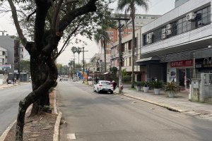 Apartamento à venda com 68m², 2 dormitórios, no bairro Menino Deus em Porto Alegre