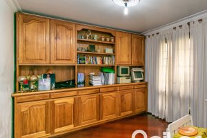 Casa à venda com 380m², 4 dormitórios, 1 suíte, 4 vagas, no bairro Cristal em Porto Alegre