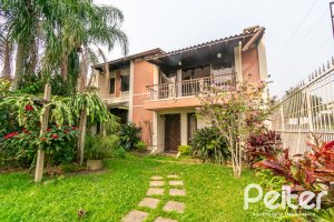 Casa à venda com 380m², 4 dormitórios, 1 suíte, 4 vagas, no bairro Cristal em Porto Alegre