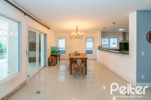 Casa em Condomínio à venda com 333m², 3 dormitórios, 3 suítes, 4 vagas, no bairro Terra Ville em PORTO ALEGRE