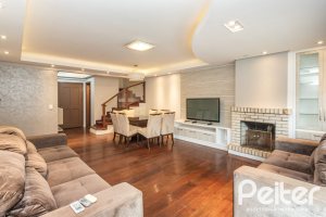 Casa em Condomínio à venda com 240m², 3 dormitórios, 1 suíte, 3 vagas, no bairro Vila Assunção em Porto Alegre