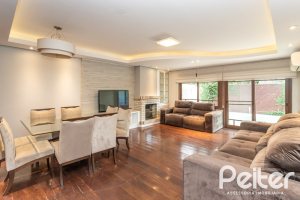 Casa em Condomínio à venda com 240m², 3 dormitórios, 1 suíte, 3 vagas, no bairro Vila Assunção em Porto Alegre