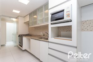 Casa em Condomínio à venda com 240m², 3 dormitórios, 1 suíte, 3 vagas, no bairro Vila Assunção em Porto Alegre