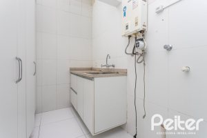 Casa em Condomínio à venda com 240m², 3 dormitórios, 1 suíte, 3 vagas, no bairro Vila Assunção em Porto Alegre
