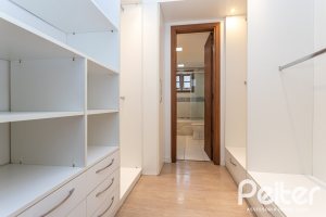 Casa em Condomínio à venda com 240m², 3 dormitórios, 1 suíte, 3 vagas, no bairro Vila Assunção em Porto Alegre