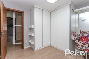 Casa em Condomínio à venda com 240m², 3 dormitórios, 1 suíte, 3 vagas, no bairro Vila Assunção em Porto Alegre