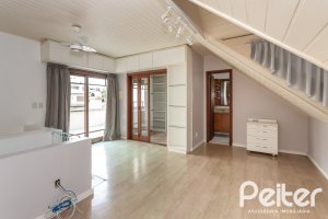 Casa em Condomínio à venda com 240m², 3 dormitórios, 1 suíte, 3 vagas, no bairro Vila Assunção em Porto Alegre