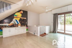 Casa em Condomínio à venda com 240m², 3 dormitórios, 1 suíte, 3 vagas, no bairro Vila Assunção em Porto Alegre